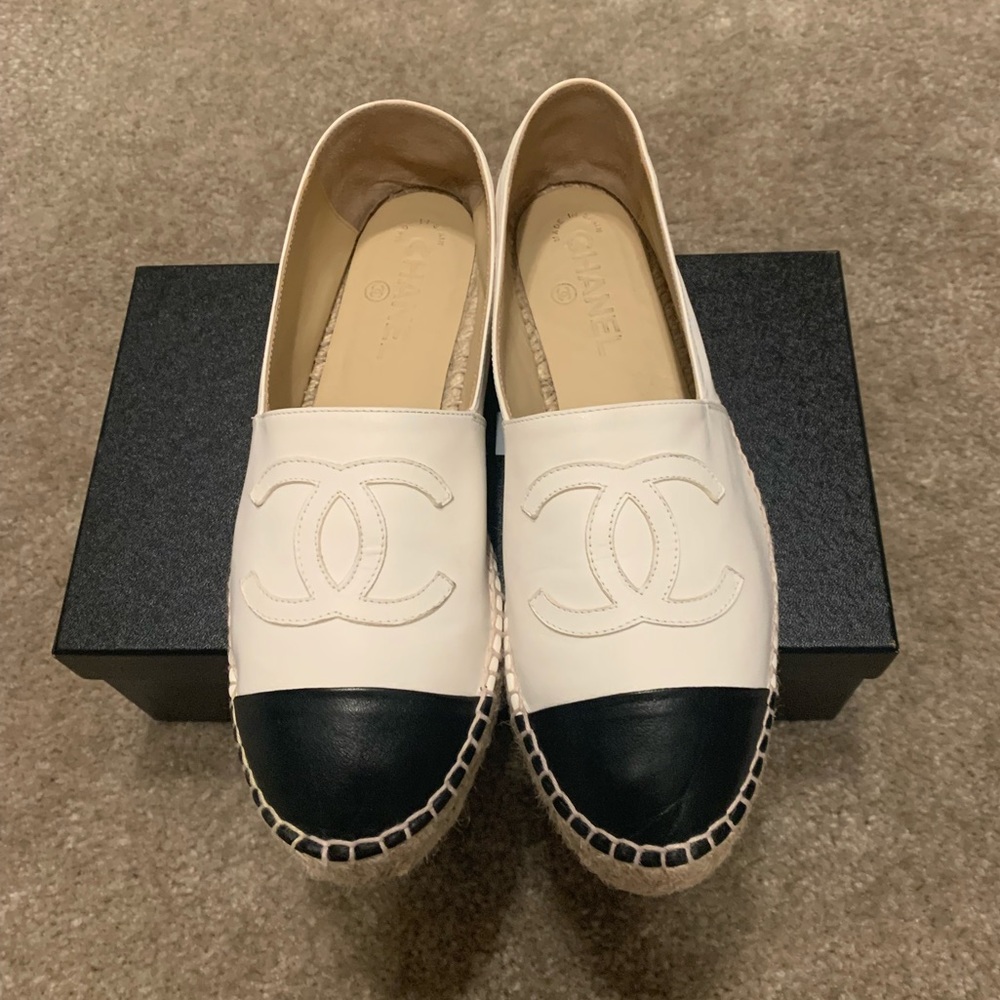 Chanel espadrilles black and white lamb skin sz/39